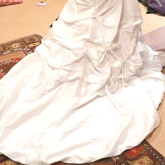 Gathered pleated sweetheart feather beaded Rhinestones lace applique bridal gown - Picture 8 of 12